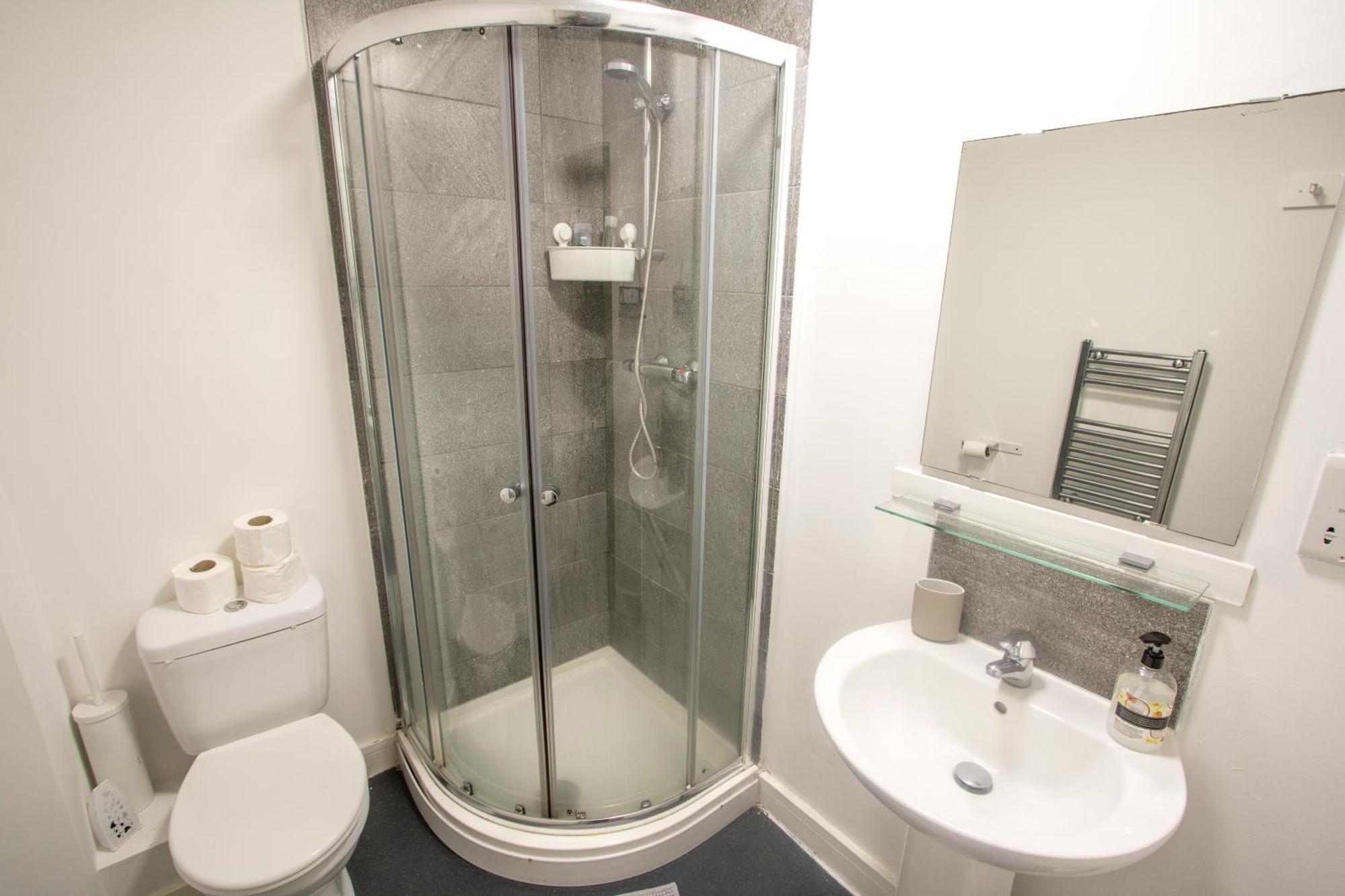 Ideal For Groups - 2 Bedroom Apartment - Free Parking, Transit Links, Close To Stadiums Manchester Exterior photo