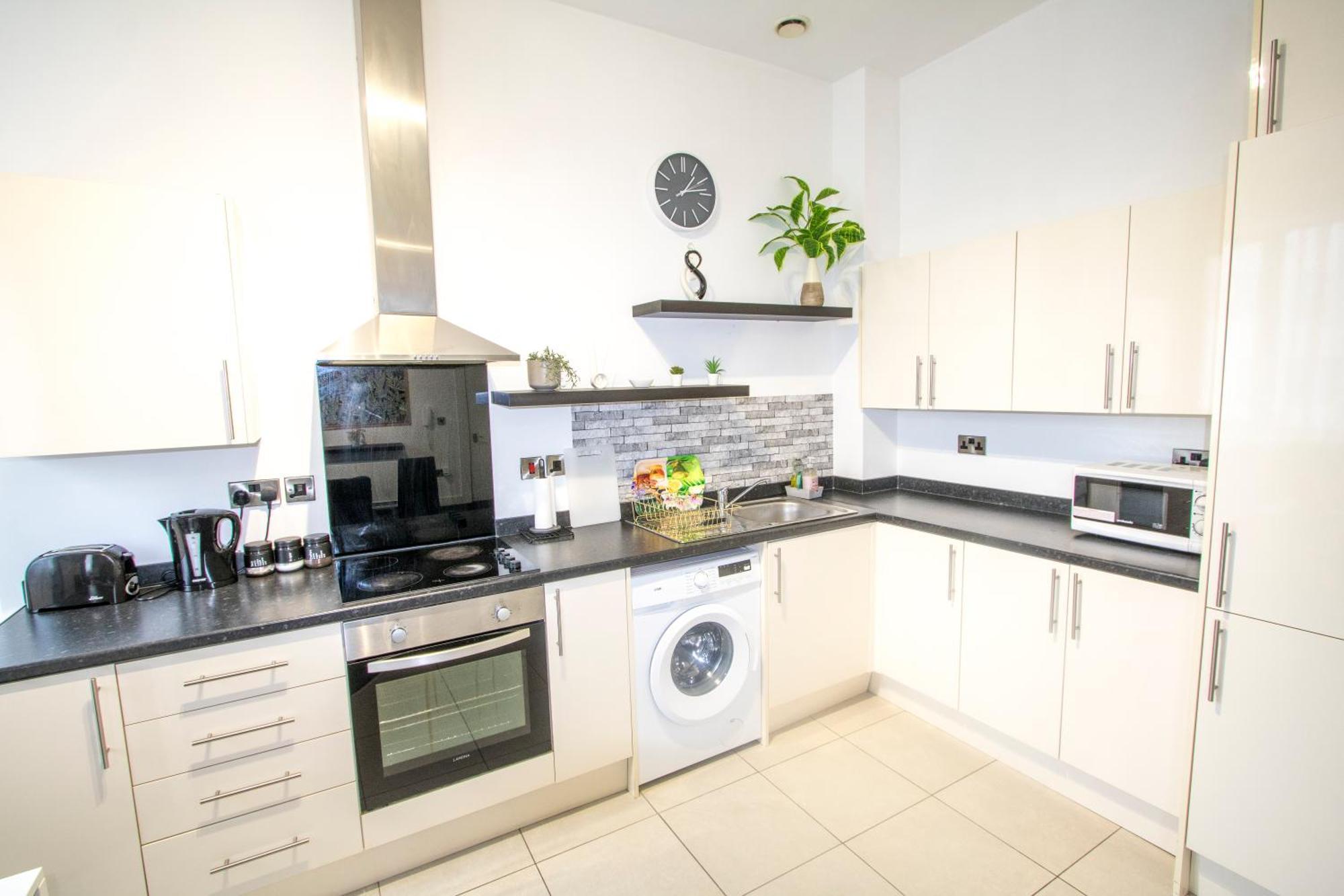 Ideal For Groups - 2 Bedroom Apartment - Free Parking, Transit Links, Close To Stadiums Manchester Exterior photo